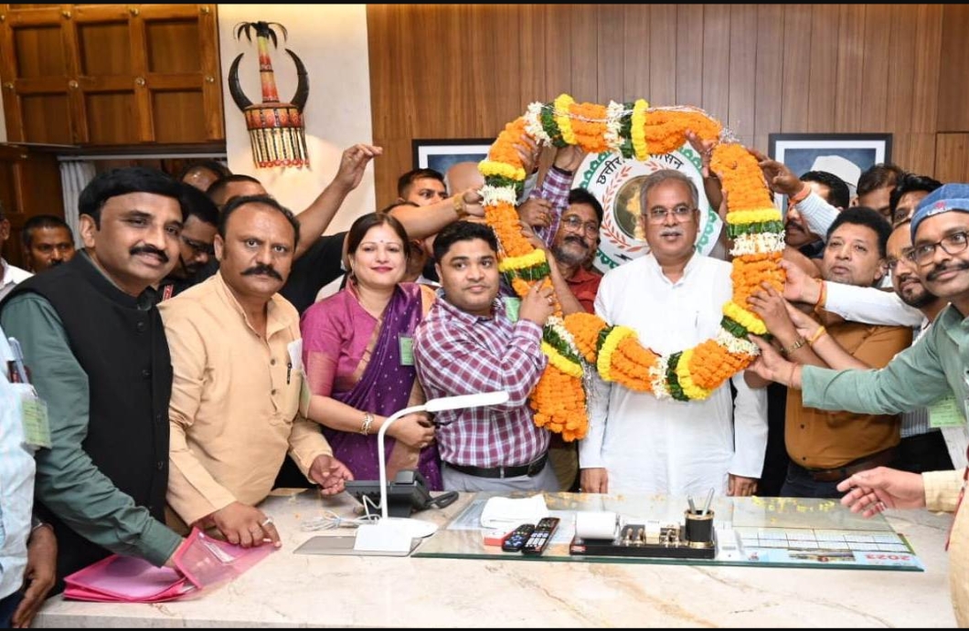मुख्यमंत्री श्री भूपेश बघेल का छत्तीसगढ़ कर्मचारी अधिकारी संयुक्त मोर्चा ने जताया आभार मुख्यमंत्री श्री भूपेश बघेल  केंद्र के बराबर डीए और एचआरए सहित सभी फैसलों को बताया ऐतिहासिक