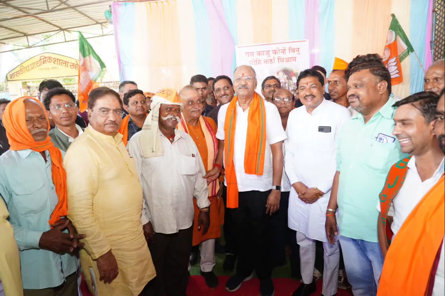 उत्तराखंड सरकार में मंत्री प्रसिद्ध संत सतपाल महाराज जी ने अभनपुर के खोरपा में जनसभा को संबोधित किया।