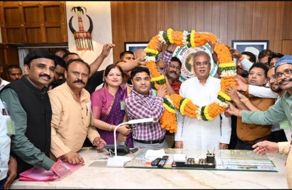 मुख्यमंत्री श्री भूपेश बघेल का छत्तीसगढ़ कर्मचारी अधिकारी संयुक्त मोर्चा ने जताया आभार मुख्यमंत्री श्री भूपेश बघेल  केंद्र के बराबर डीए और एचआरए सहित सभी फैसलों को बताया ऐतिहासिक