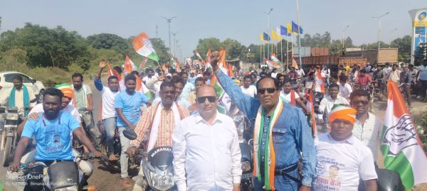 कांग्रेस उम्मीदवार दीपक बैज के समर्थन में बाईक रैली..