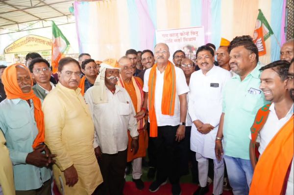 उत्तराखंड सरकार में मंत्री प्रसिद्ध संत सतपाल महाराज जी ने अभनपुर के खोरपा में जनसभा को संबोधित किया।