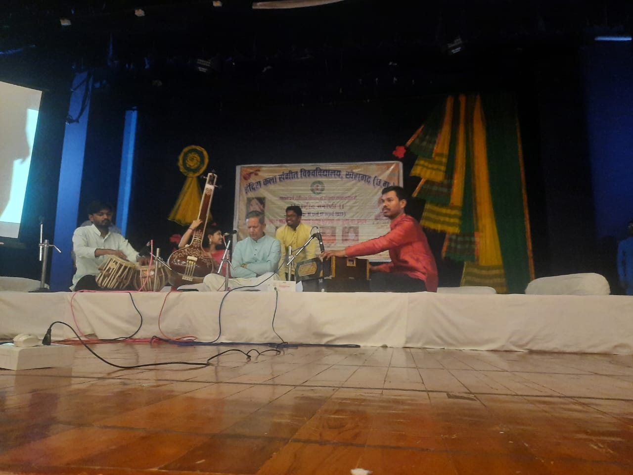 संगीत में शास्त्रीय पक्ष के ज्ञान के बिना नए प्रयोग असंभव : कुलपति डॉ. ममता चंद्राकर 