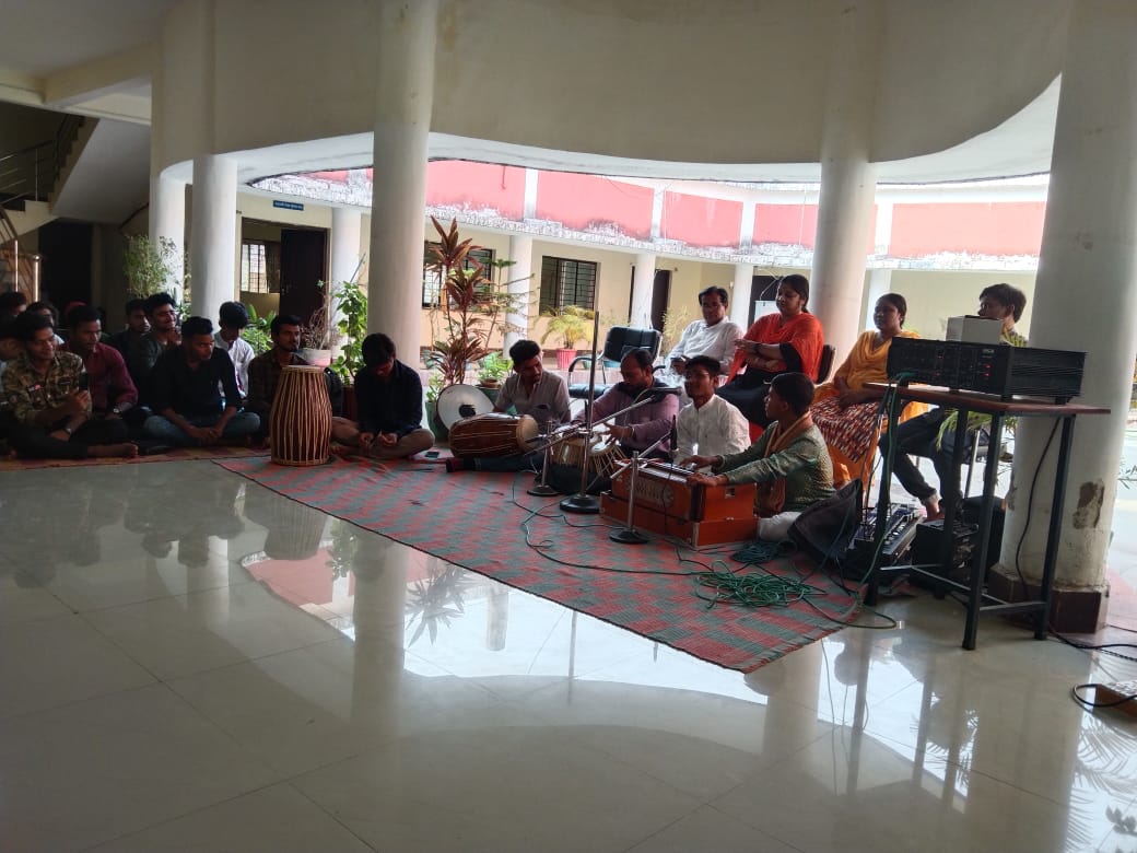 कला चौपाल : लोक-संगीत के विद्यार्थियों ने दिखाया नाचा-गम्मत, शानदार प्रस्तुतियों ने बटोरीं खूब वाहवाही