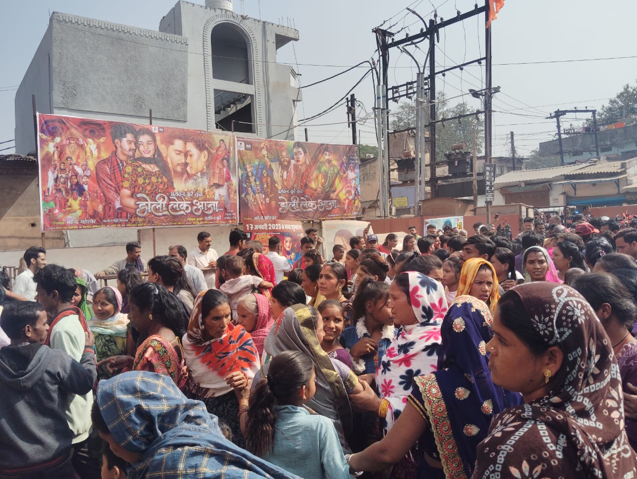 राजश्री म्यूजिक और महेन्द्र फिल्म प्रोडक्शन की प्रस्तुति  दर्शकों ने फिल्म की प्रशंसा करते हुए प्रोडक्शन टीम द्वारा हाॅस्पिटल बनाने, उनके निर्णय को भी सराहा